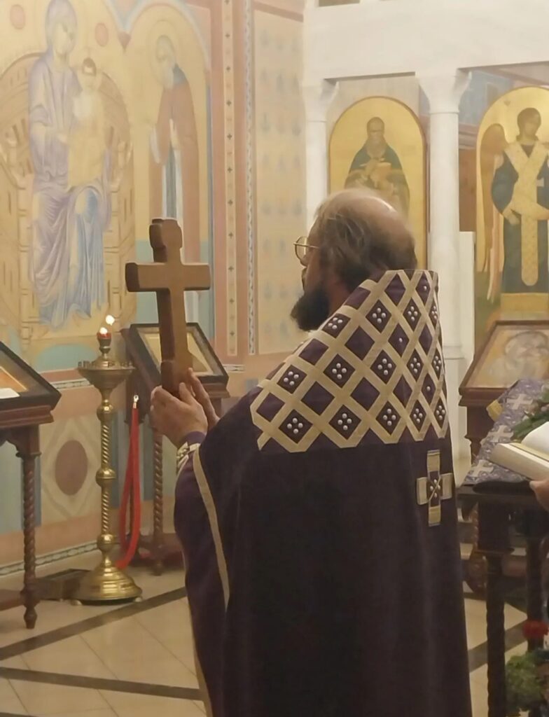 Божественная литургия в праздник Воздвижения Честного и Животворящего Креста Господня