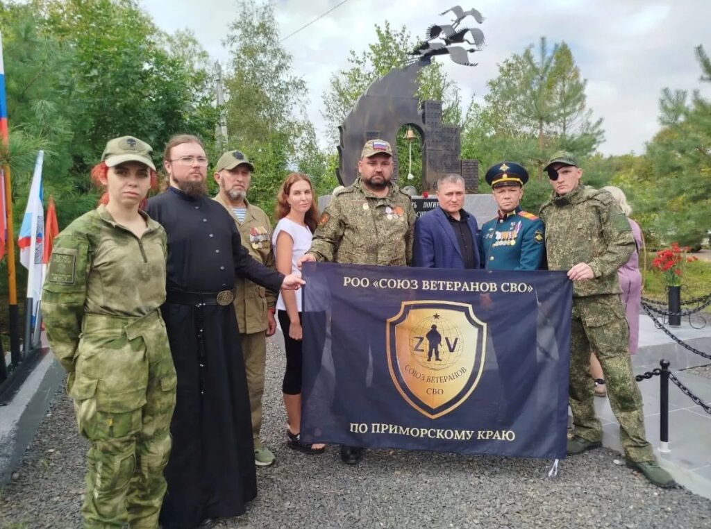 Открытие памятника героям СВО, мероприятия в детском лагере и экскурсия для воинов